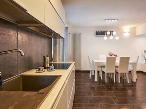 Fridge, microwave, oven, dishwasher - Vacation home Mera by Interhome (Sorico Albonico)