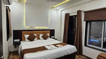 Superior Room | Desk, blackout curtains, soundproofing, iron/ironing board