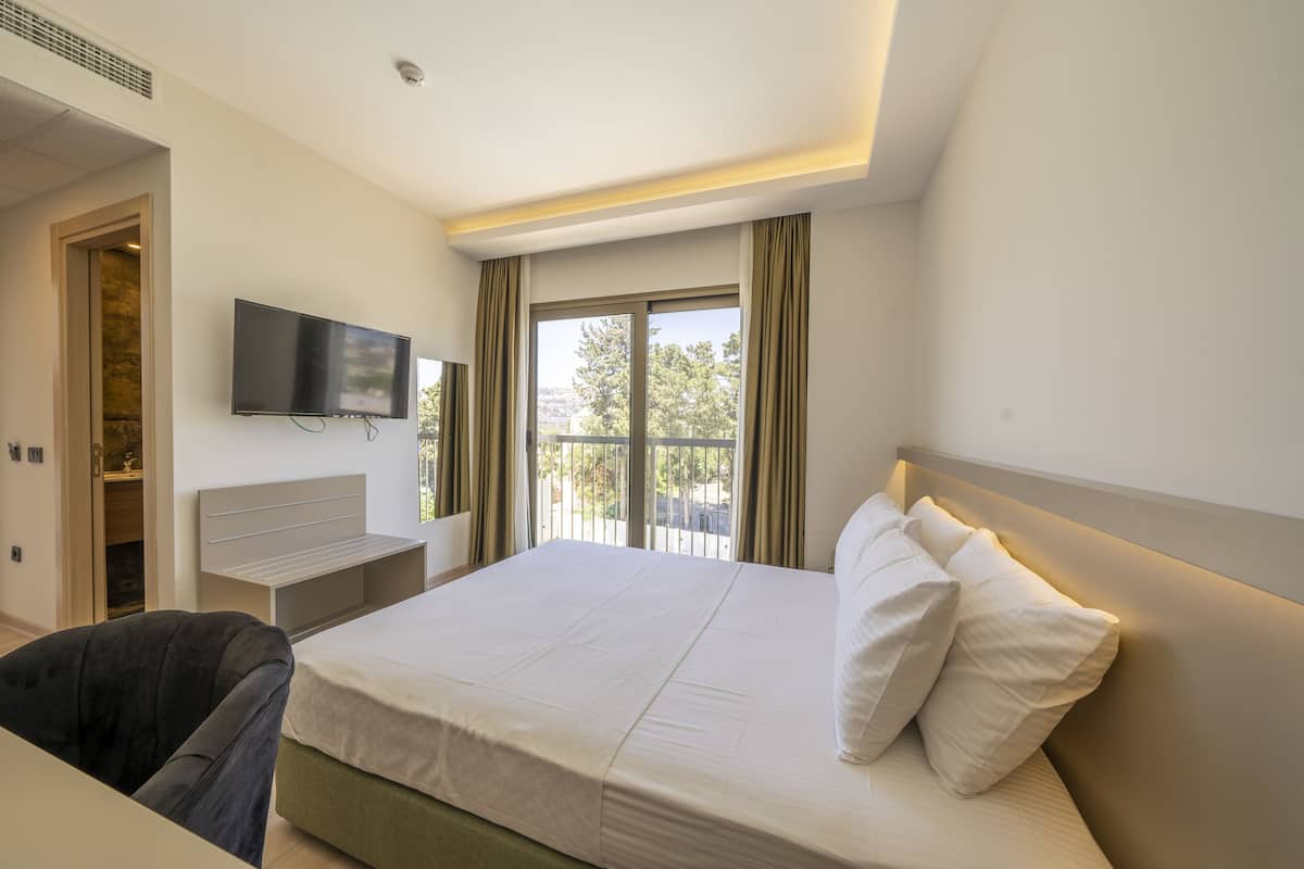 Double Room | Egyptian cotton sheets, premium bedding, minibar, in-room safe