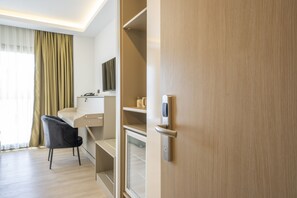 Sábanas de algodón egipcio, ropa de cama de alta calidad y minibar 