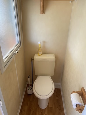 Shower - Grand Mobil-home Lac Daiguebelette (Novalaise)