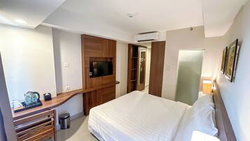 Kamar Superior, 1 Tempat Tidur King, Bebas Asap Rokok | Brankas, meja kerja, kedap suara, dan Wi-Fi gratis