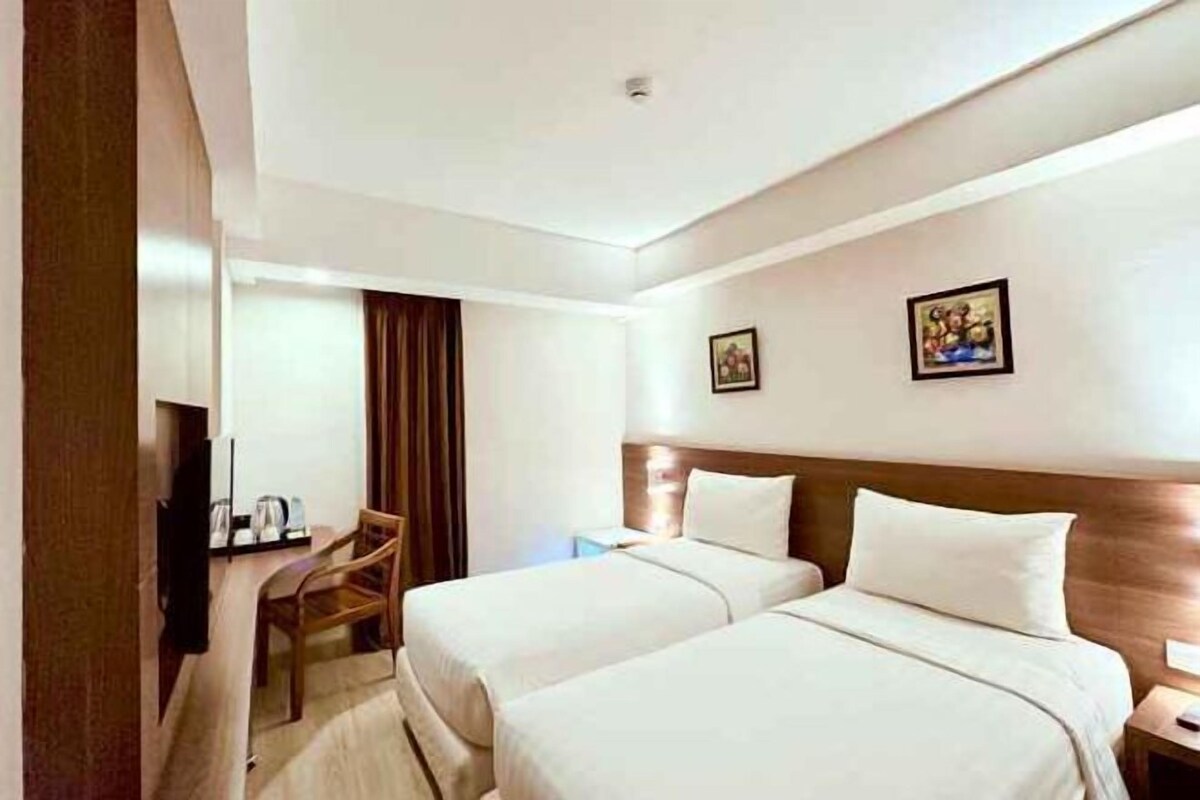 In-room safe, desk, soundproofing, WiFi (free)