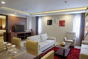 Luxury Double Room | Living area | Flat-screen TV - Next Hotel Yogyakarta (Depok)