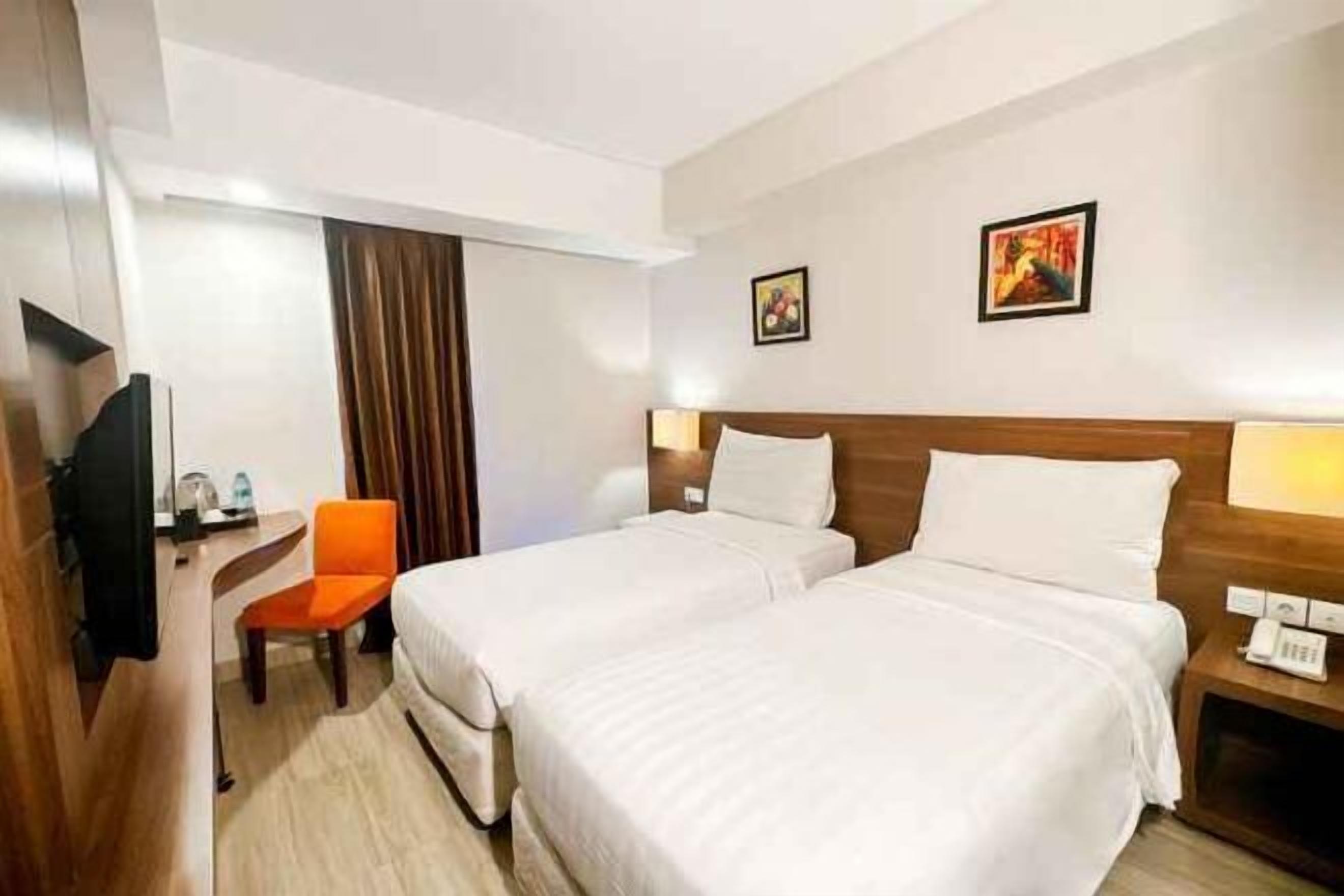 In-room safe, desk, soundproofing, free WiFi