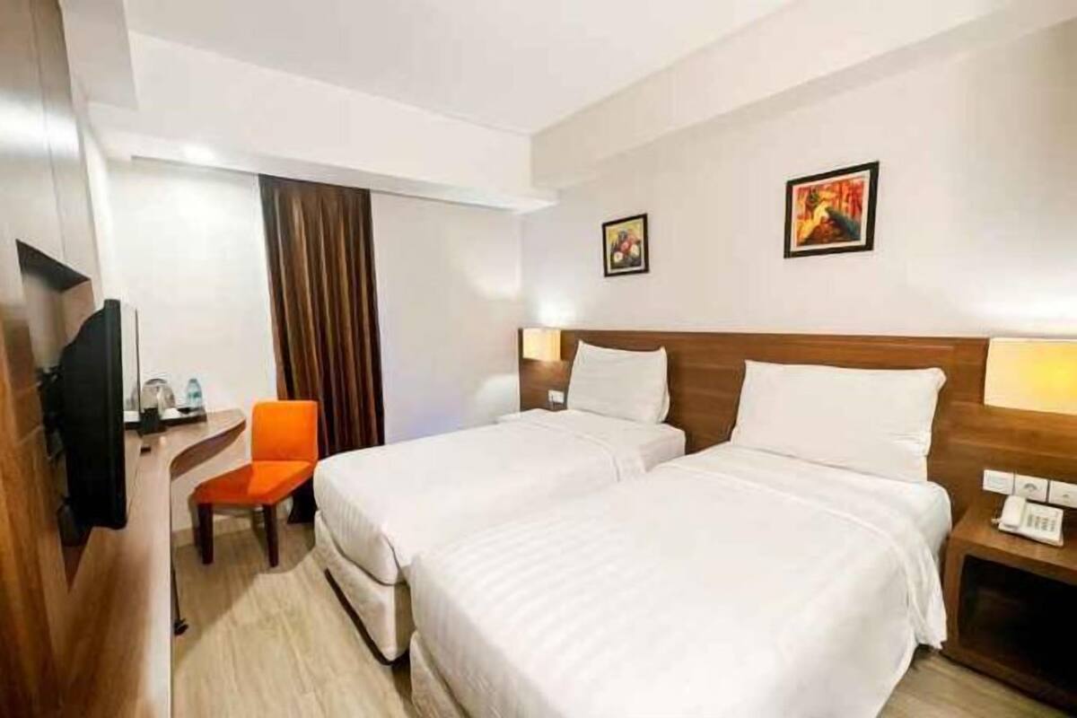 In-room safe, desk, soundproofing, free WiFi