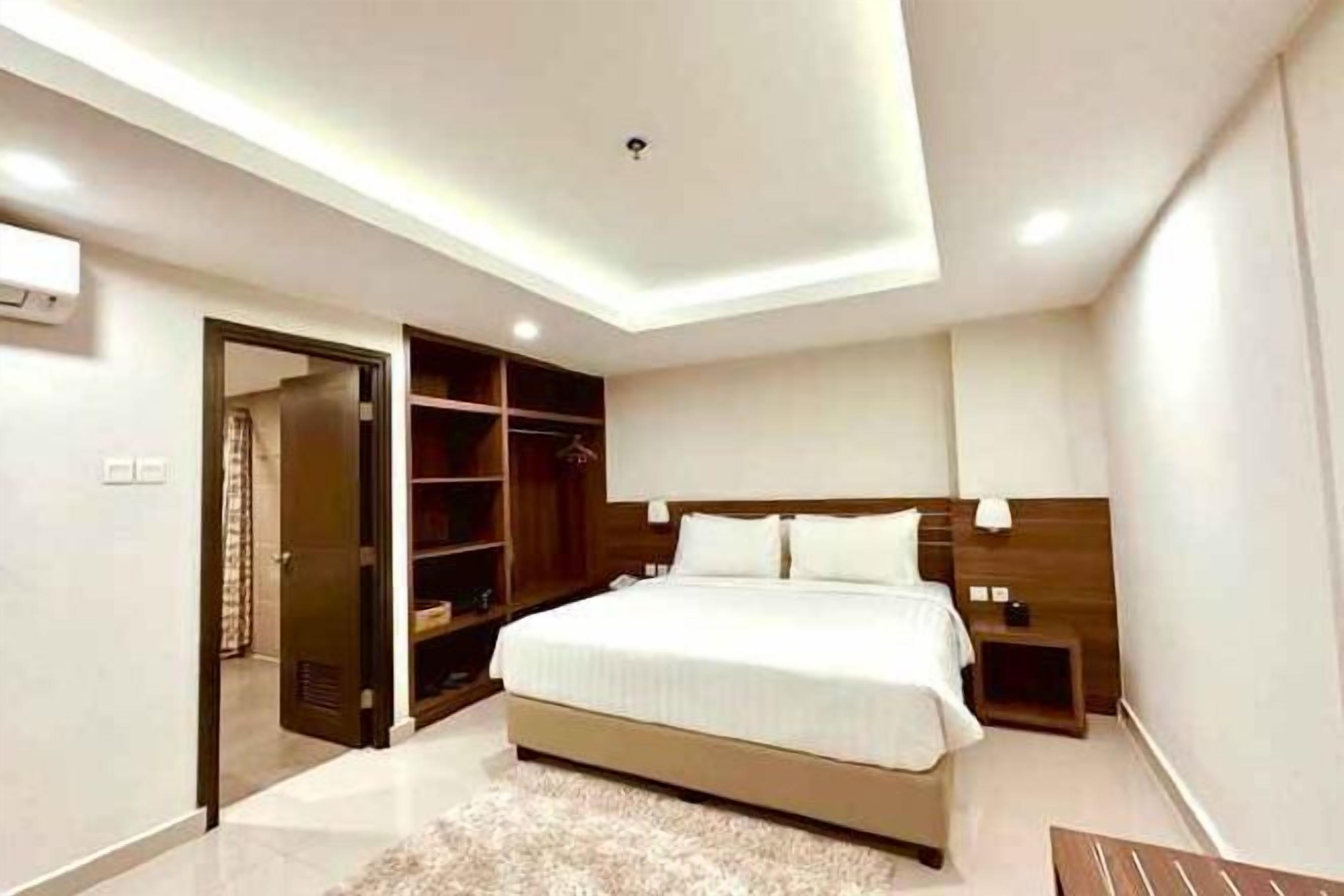 In-room safe, desk, soundproofing, free WiFi