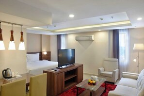 Executive Room | 1 bedroom, in-room safe, desk, soundproofing