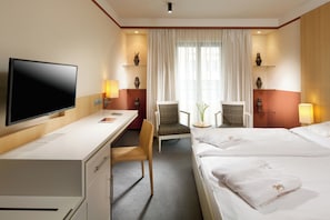 Deluxe Room | 1 bedroom, minibar, in-room safe, free WiFi