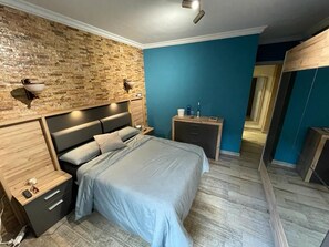 2 makuuhuonetta, silitysrauta/-lauta, ilmainen Wi-Fi, vuodevaatteet