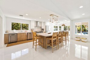 Fridge, microwave, oven, stovetop - 'Paloma House' 5 BR w/ pool, spa & views! (Palm Springs)