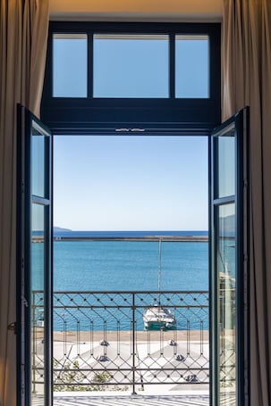 Terraza o patio. Grand Hotel Kalamata