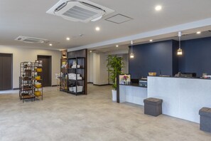 Reception - Mr.KINJO inn SHIMOZATOMINAMI (Miyakojima)