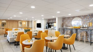 Desayuno buffet (EUR 16 por persona)