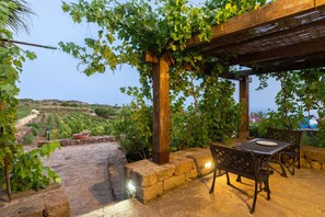 Outdoor dining - Appartamento Dammuso Leya - Isol... (Isola di pantelleria)