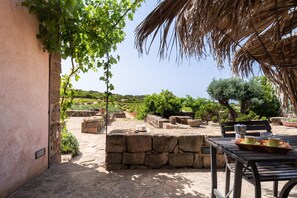 Outdoor dining - Appartamento Dammuso Leya - Isol... (Isola di pantelleria)