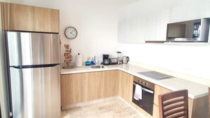 Coffee/tea maker, fridge, microwave, oven