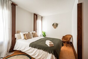 2 bedrooms, iron/ironing board, WiFi, bed sheets - Soleil Apartment, AC, Wifi, Balcony !new! (Carvalhal)