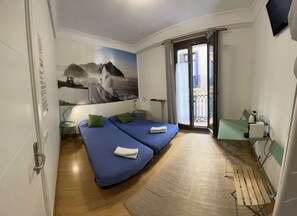 Minibar, free WiFi - Pensión Gurtxu by Sun Sebastián (San Sebastián)