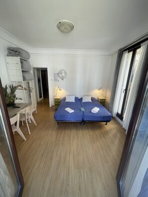 Deluxe Double or Twin Room, City View | Minibar, free WiFi - Pensión Gurtxu by Sun Sebastián (San Sebastián)