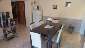 Dining - Charming Villa in a quiet location with nearby beaches (Marcana)