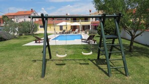 Outdoor pool - Charming Villa in a quiet location with nearby beaches (Marcana)