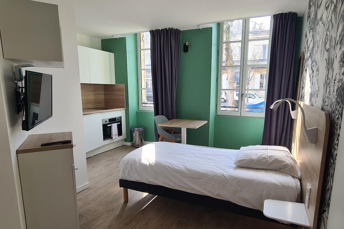 Comfort studio, kitchenette | 1 slaapkamer, luxe beddengoed, een laptopwerkplek, geluiddichte muren