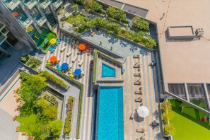 尊荣公寓, 2 间卧室, 无烟房, 泳池景观 | 阳台景观