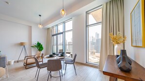 Căn hộ Premium, 3 phòng ngủ, không hút thuốc, quang cảnh thành phố | Khu vực ăn uống tại phòng
