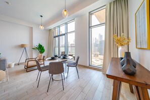 Premium Apartment, 3 Bedrooms, Non Smoking, City View | In-room dining