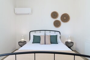 3 slaapkamers, een strijkplank/strijkijzer, gratis wifi, beddengoed