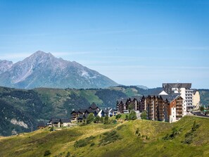 Exterior - Ski-In/Ski-Out Apartment - Sleeps 8 - Stunning Mountain Views, Near Slopes and Shuttle Access (Peyragudes)