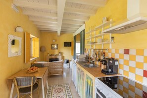 Churra House | 私人厨房 | 微波炉、烤箱、炉灶、意式浓缩咖啡机