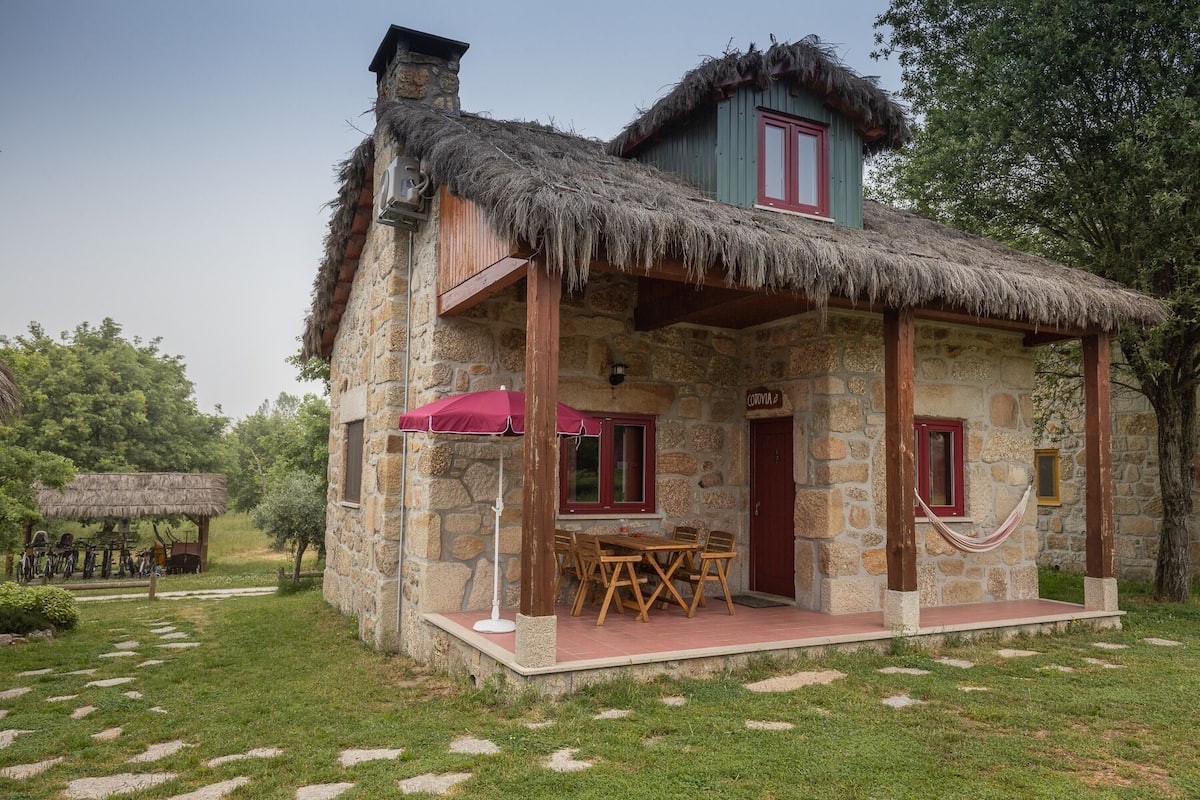 Cotovia House | 1 bedroom, individually decorated, laptop workspace, free WiFi