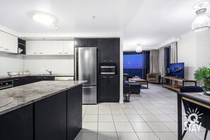 Fridge, microwave, oven, stovetop - Chevron Renaissance – 2 Bedroom 2 Bathroom Ocean (Surfers Paradise)