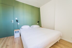 1 slaapkamer, een strijkplank/strijkijzer, gratis wifi, beddengoed