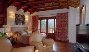 1 chambre, bureau, fer et planche Ă repasser, lit parapluie