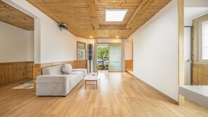 1 bedroom, free WiFi - Gyeongju Themandi Pension (Gyeongju)