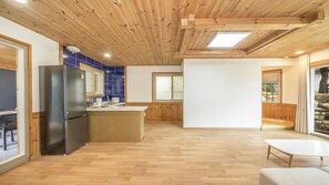 Basic Room, 1 Bedroom (ROOM-2) | 1 bedroom, free WiFi - Gyeongju Themandi Pension (Gyeongju)