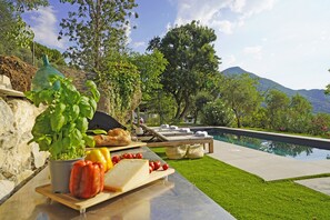 Outdoor dining - Villa Dolce Bellezza (Salò)