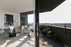 Interior - Luxury high rise chic with views (London)