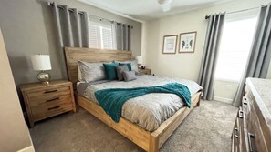 5 bedrooms, laptop workspace, iron/ironing board, bed sheets - Rent the Perfect 5 Bedroom Townhome on Champions Gate Resort, Orlando Townhome 5788 (Davenport)