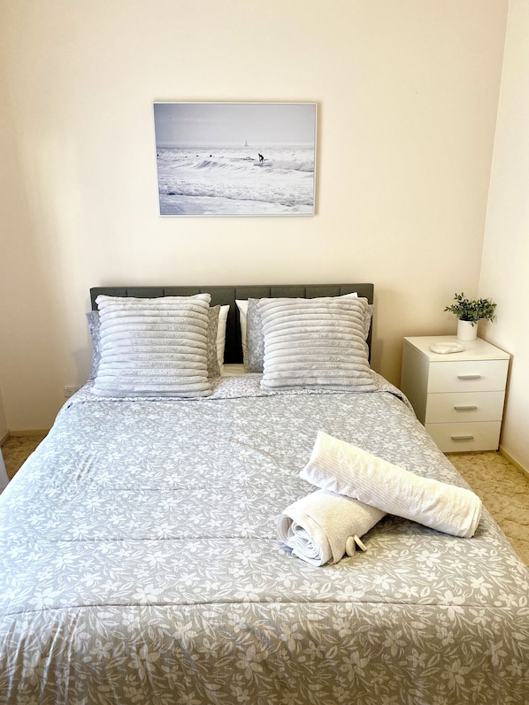 4 bedrooms, iron/ironing board, free WiFi, bed sheets