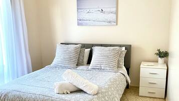 4 bedrooms, iron/ironing board, free WiFi, bed sheets