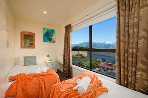 3 bedrooms, bed sheets