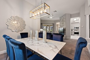 Villa, 4 camere da letto | Pasti in camera