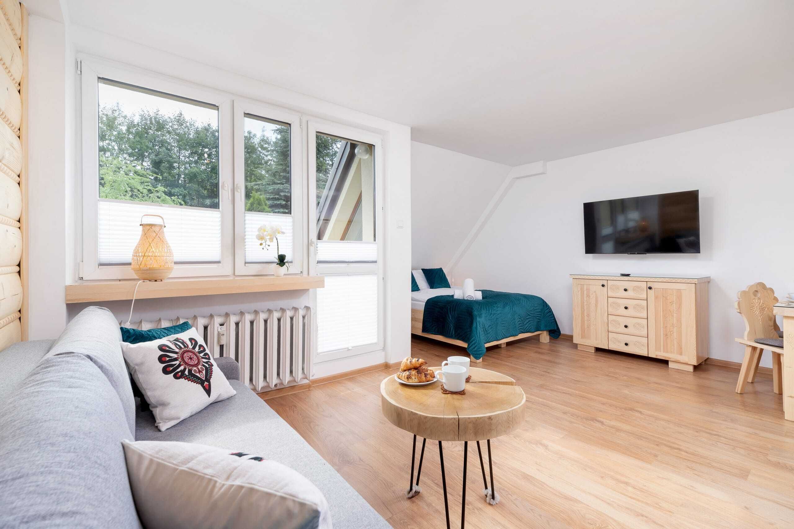 Tabla de planchar con plancha, wifi y ropa de cama 