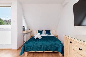 Tabla de planchar con plancha, wifi y ropa de cama 