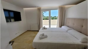 5 bedrooms, iron/ironing board, travel crib, free WiFi