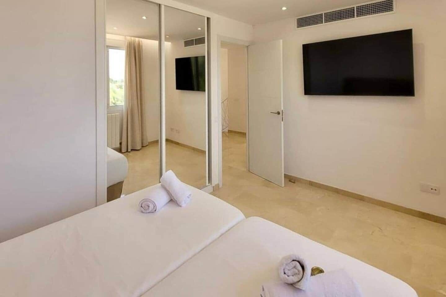 4 chambres, fer et planche à repasser, lit parapluie, Wi-Fi gratuit